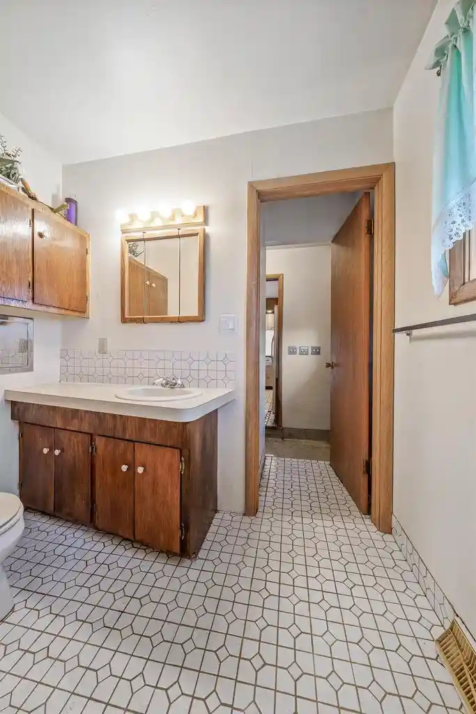 Photo 4 of Single family home for sale at 1530 W 7th Avenue, Oshkosh, WI 54902 | MLS# 50333699 | Listing updated on 2026-10-08