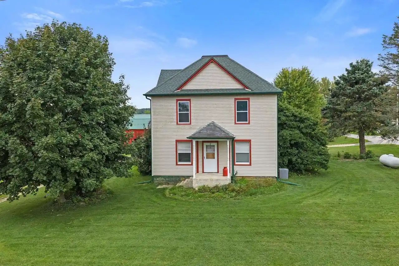 Photo 4 of Single family home for sale at S7914 Stones Pocket Rd, North Freedom, WI 53951 | MLS# 2033918 | Listing updated on 2026-10-05
