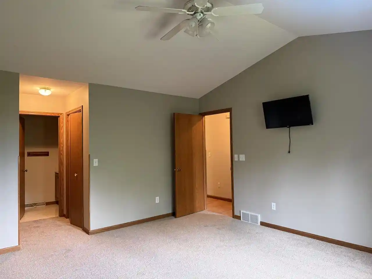 Photo 4 of Condo for sale at 1045 Saddle Ridge, Portage, WI 53901 | MLS# 2033920 | Listing updated on 2026-10-06