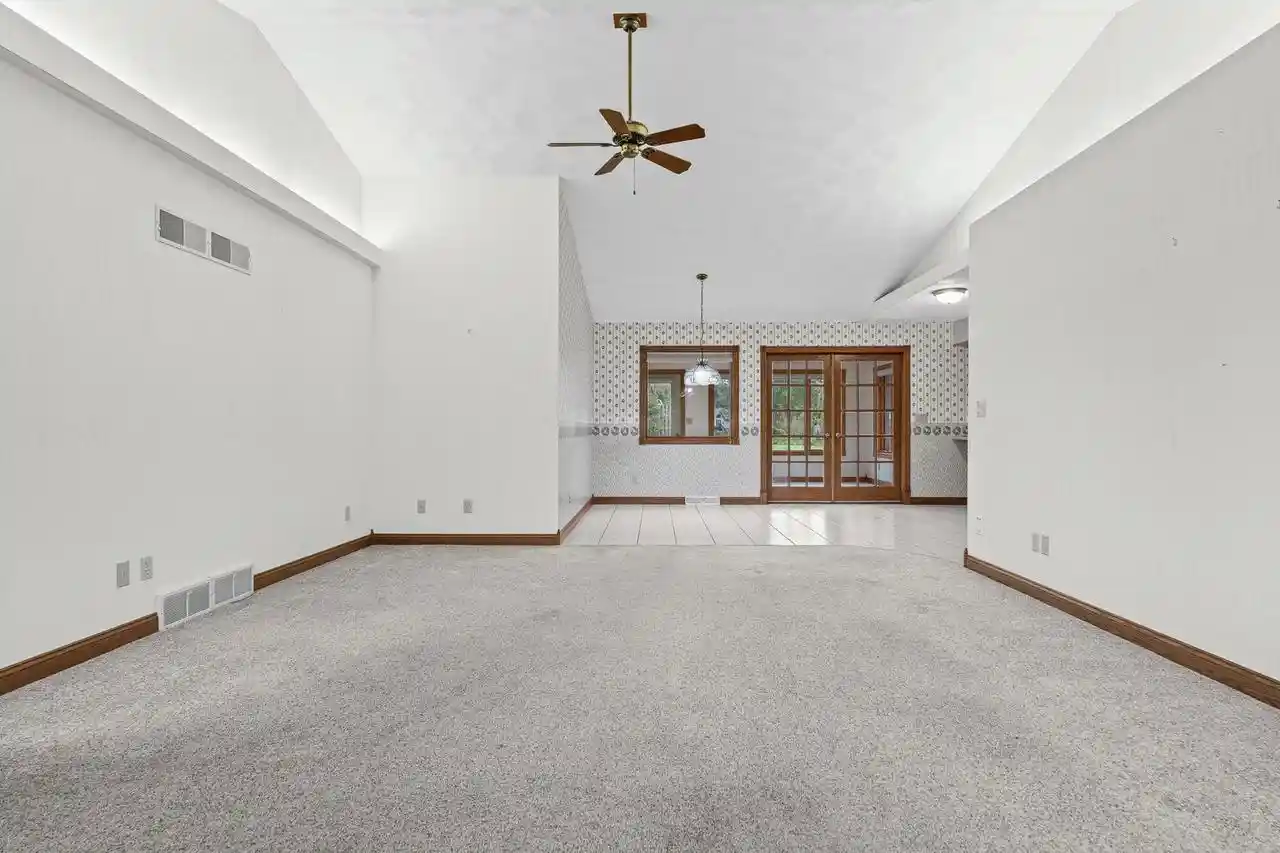 Photo 2 of Single family home for sale at 525 14th Street S St, La Crescent, MN 55947 | MLS# 1983145 | Listing updated on 2026-10-06