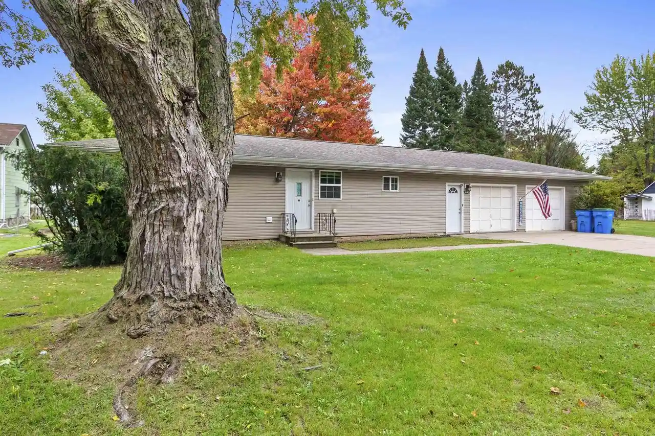 Photo 3 of Single family home for sale at 1036 Bartelt St, Gresham, WI 54128 | MLS# 50333706 | Listing updated on 2026-10-08