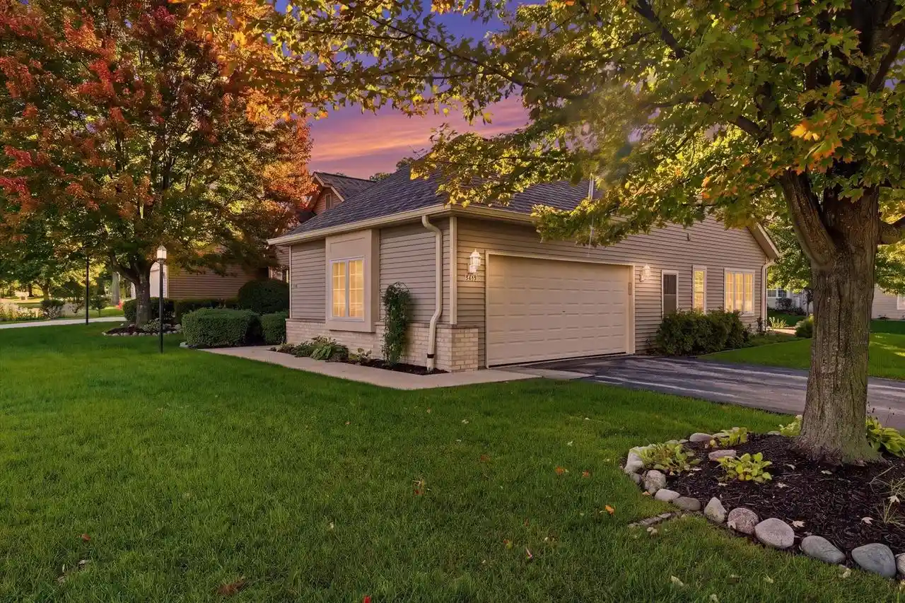 Condo for sale at 5364 S Butterfield Way, Milwaukee, WI 53221 | MLS# 1983147