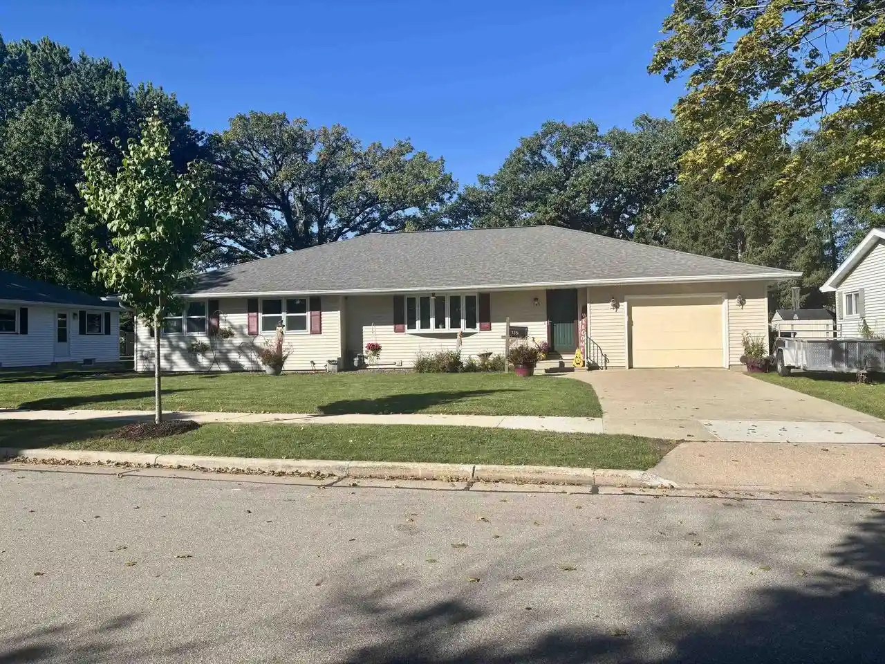 Single family home for sale at 135 N Meadow St, Oshkosh, WI 54902 | MLS# 50333692