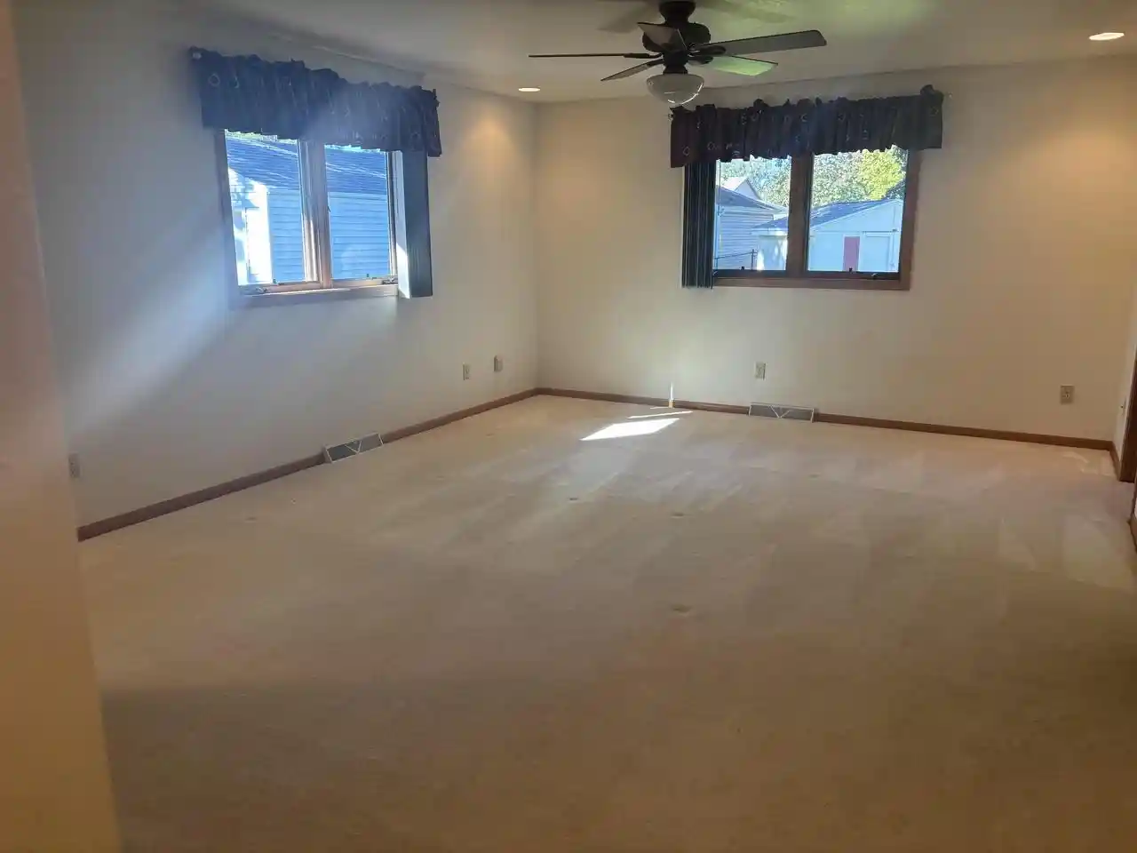 Photo 1 of Single family home for sale at 135 N Meadow St, Oshkosh, WI 54902 | MLS# 50333692 | Listing updated on 2026-10-09
