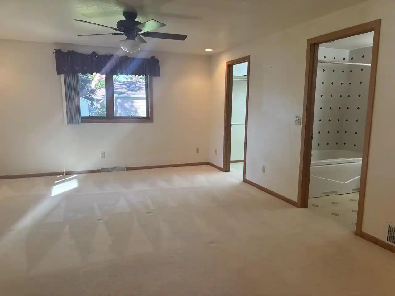 Photo 2 of Single family home for sale at 135 N Meadow St, Oshkosh, WI 54902 | MLS# 50333692 | Listing updated on 2026-10-09