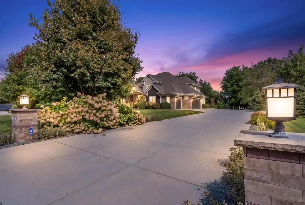 Photo 1 of Mansion for sale at 11542 N Creekside Ct, Mequon, WI 53092 | MLS# 1983158 | Listing updated on 2026-10-04
