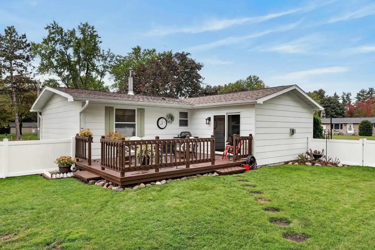 Photo 3 of Single family home for sale at 421 Shady Ln, Wisconsin Rapids, WI 54494 | MLS# 22604917 | Listing updated on 2026-10-08