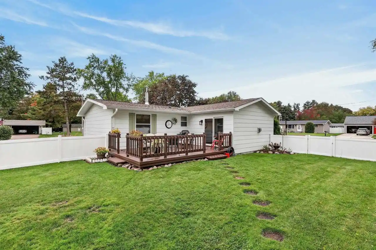 Photo 4 of Single family home for sale at 421 Shady Ln, Wisconsin Rapids, WI 54494 | MLS# 22604917 | Listing updated on 2026-10-08
