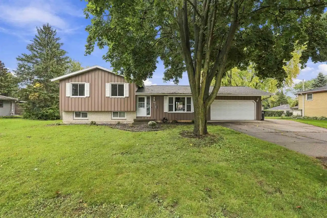 Photo 1 of Single family home for sale at 821 Woodfield Rd, Neenah, WI 54956 | MLS# 50333691 | Listing updated on 2026-10-06