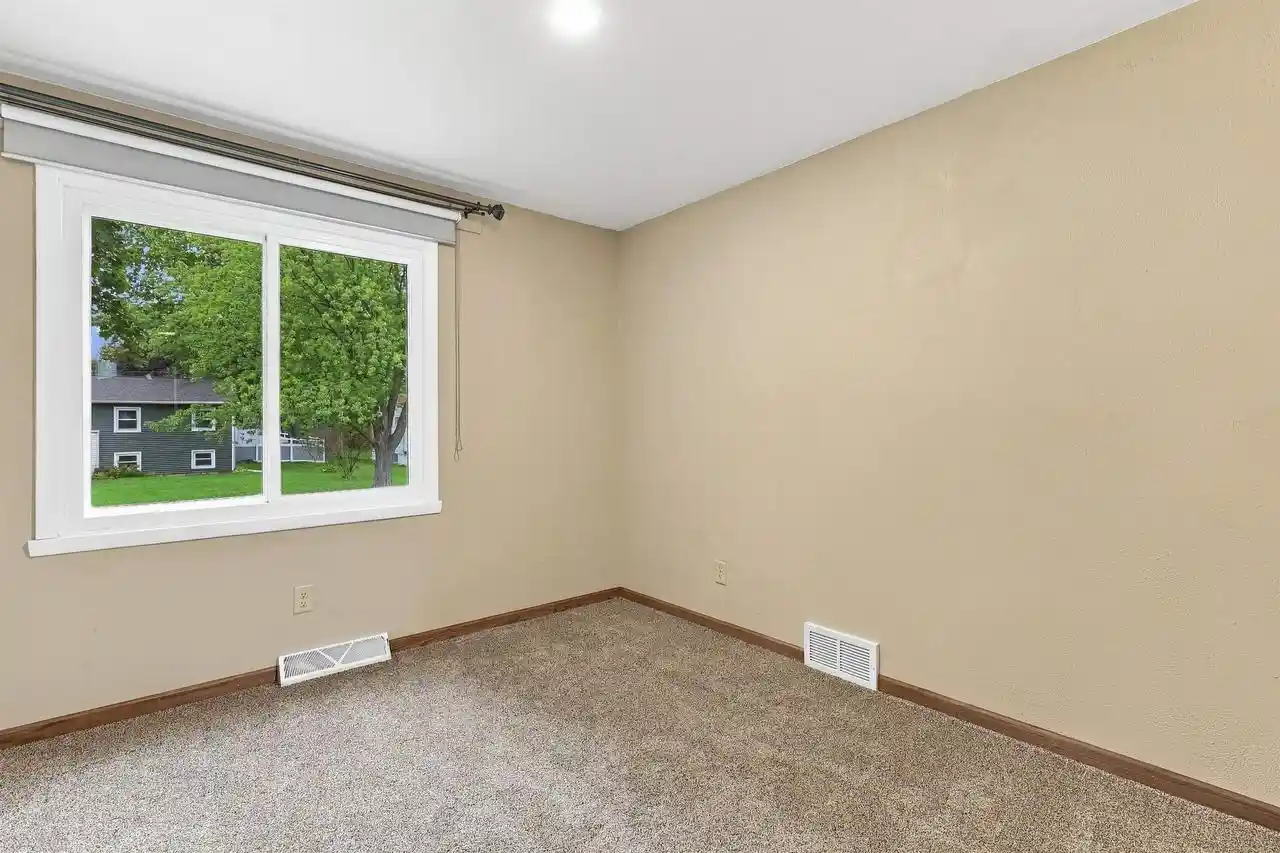Photo 4 of Single family home for sale at 821 Woodfield Rd, Neenah, WI 54956 | MLS# 50333691 | Listing updated on 2026-10-06
