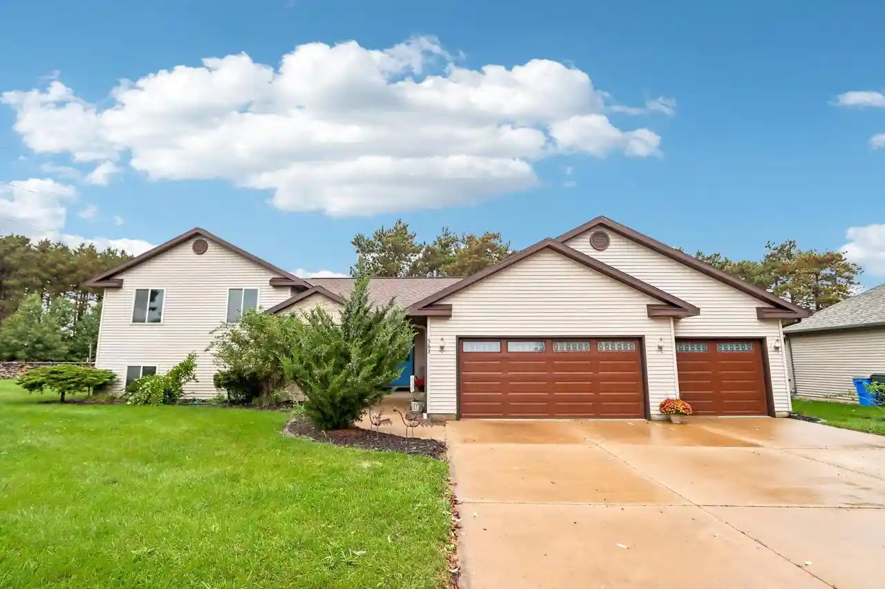 Photo 1 of Single family home for sale at 563 Clemens Ct, Portage, WI 53901 | MLS# 2033929 | Listing updated on 2026-10-08