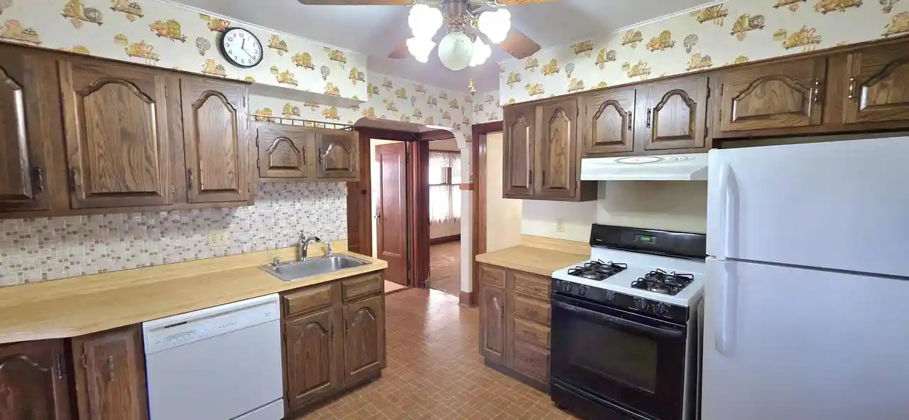 Photo 4 of Sale Pending at 1533 S 72nd Street, Milwaukee, WI 53214 | MLS# 1983169 | Listing updated on 2026-10-04