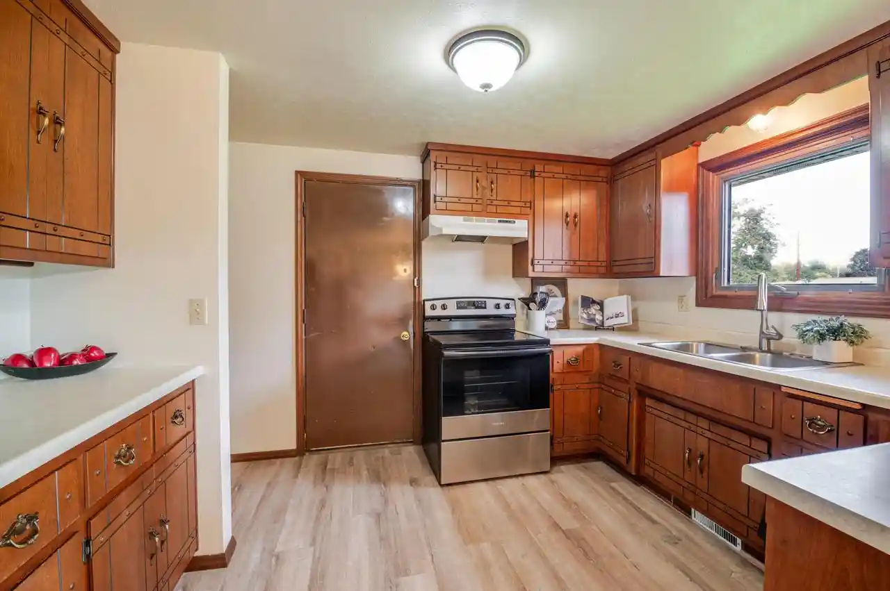 Photo 1 of Single family home for sale at 553 Delwiche Rd, Green Bay, WI 54302 | MLS# 50333721 | Listing updated on 2026-10-08