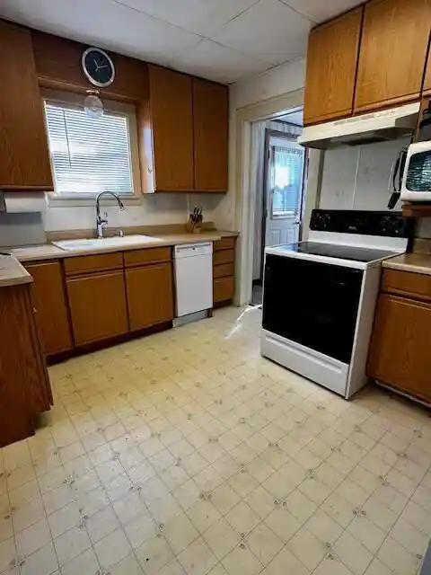 Photo 2 of Single family home for sale at 2021 N 20th Street, Sheboygan, WI 53081 | MLS# 1983168 | Listing updated on 2026-10-08