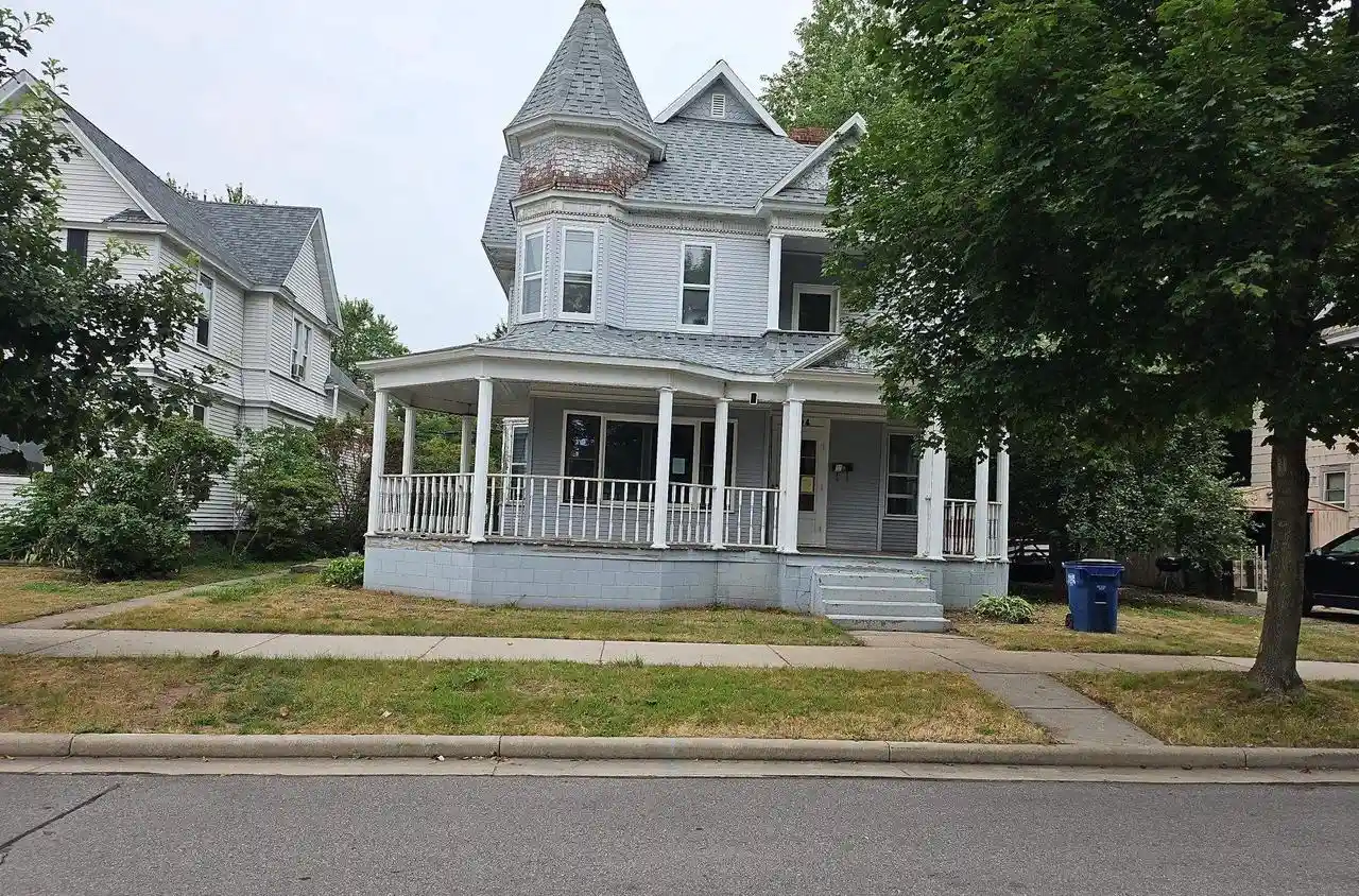 Photo 1 of Single family home for sale at 904 Washington St, Wausau, WI 54403 | MLS# 50333707 | Listing updated on 2026-10-07
