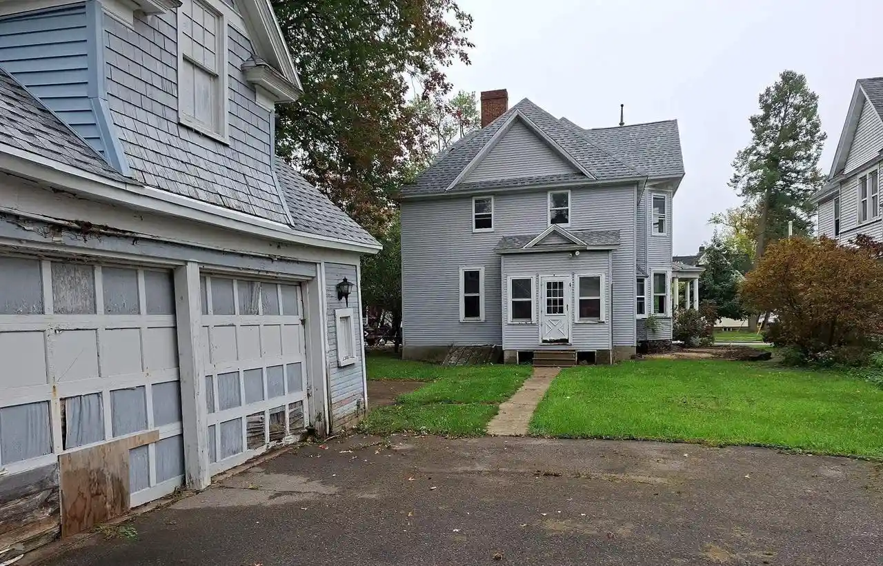 Photo 2 of Single family home for sale at 904 Washington St, Wausau, WI 54403 | MLS# 50333707 | Listing updated on 2026-10-07
