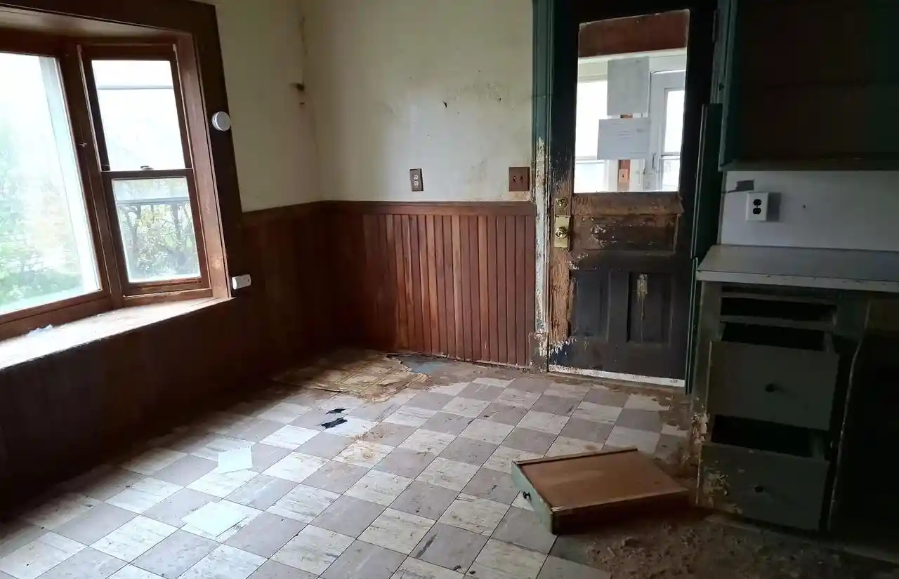 Photo 3 of Single family home for sale at 904 Washington St, Wausau, WI 54403 | MLS# 50333707 | Listing updated on 2026-10-07