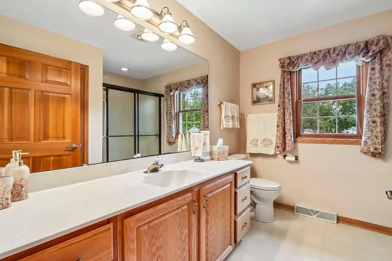 Photo 4 of Single family home for sale at 462 Deerwood Ct, Grafton, WI 53024 | MLS# 1983170 | Listing updated on 2026-10-08