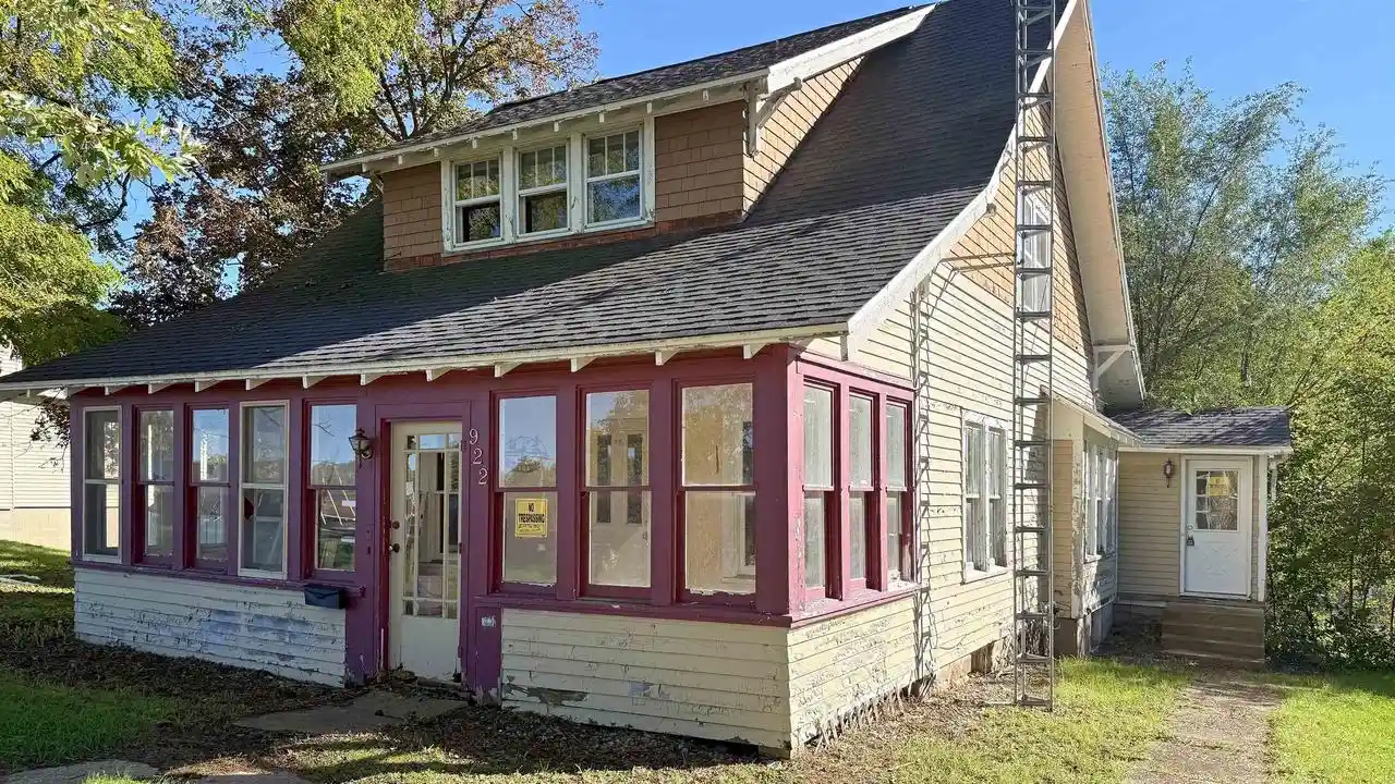 Photo 1 of Single family home for sale at 922 Washington Ave, Wisconsin Dells, WI 53965 | MLS# 2033934 | Listing updated on 2026-10-07