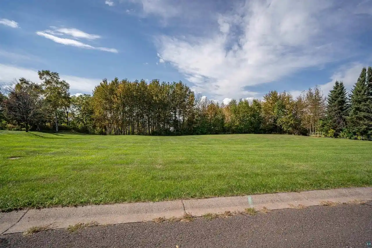 Photo 2 of Sale Pending at 2 Beacon Ln, Superior, WI 54880 | MLS# 6128310 | Listing updated on 2026-10-07