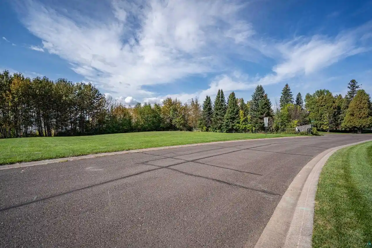 Photo 3 of Sale Pending at 2 Beacon Ln, Superior, WI 54880 | MLS# 6128310 | Listing updated on 2026-10-07