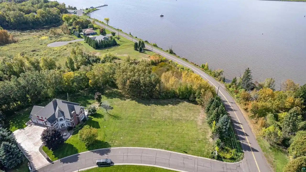 Photo 4 of Sale Pending at 2 Beacon Ln, Superior, WI 54880 | MLS# 6128310 | Listing updated on 2026-10-07