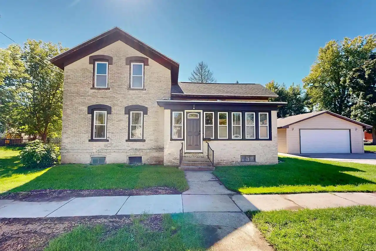 Photo 1 of Single family home for sale at 117 William St, Watertown, WI 53094 | MLS# 1983186 | Listing updated on 2026-10-06
