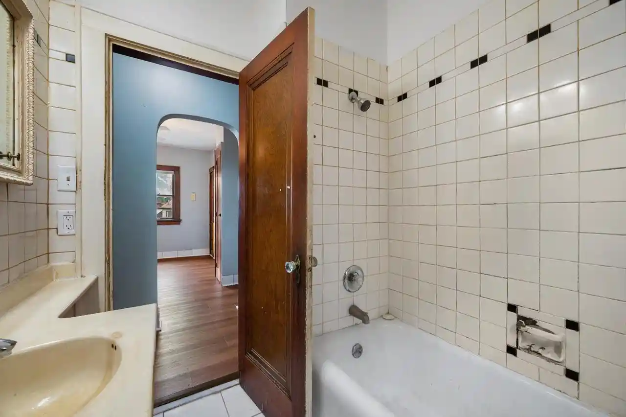 Listing Photo 5 - Condo for sale in building located at 4460 N 30th St, Milwaukee, WI 53209 - Unit #4462