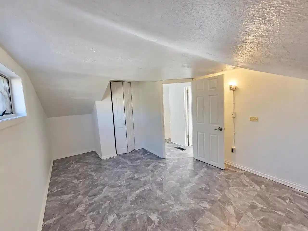 Photo 3 of Single family home for sale at 1437 Park Ave, Racine, WI 53403 | MLS# 1983192 | Listing updated on 2026-10-09
