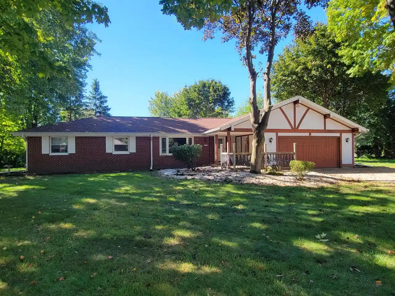 Photo 1 of Single family home for sale at 21825 Oakmont Ln, Brookfield, WI 53045 | MLS# 1983200 | Listing updated on 2026-10-03