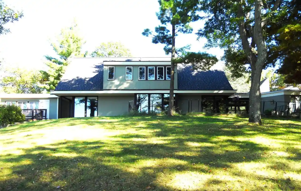 Photo 1 of Single family home for sale at 322 Silver Lake Dr, Portage, WI 53901 | MLS# 2033950 | Listing updated on 2026-10-09