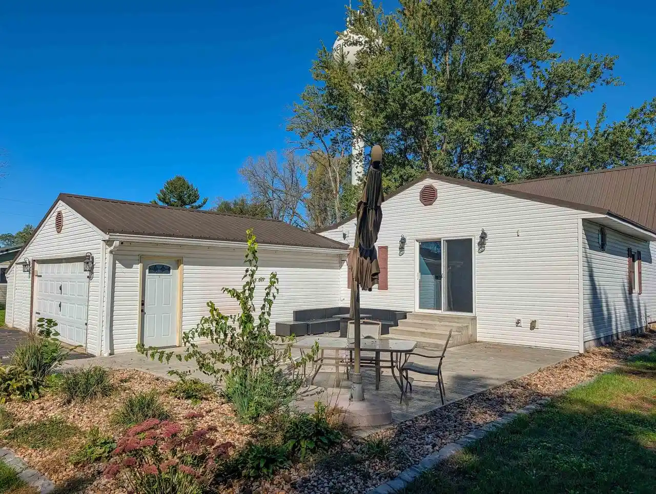 Photo 4 of Single family home for sale at 137 W Exchange St, Lone Rock, WI 53556 | MLS# 2033955 | Listing updated on 2026-10-05