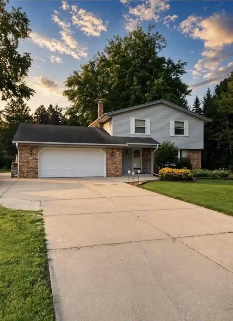 Photo 1 of Single family home for sale at W360n7506 Thomas Dr, Oconomowoc, WI 53066 | MLS# 1983272 | Listing updated on 2026-10-06