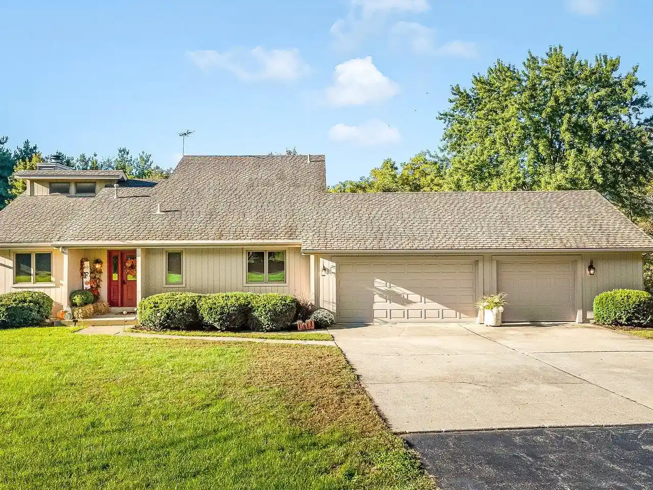 Single family home for sale at 5810 Forest Preserve Rd, Rockton, IL 61072 | MLS# 2033967