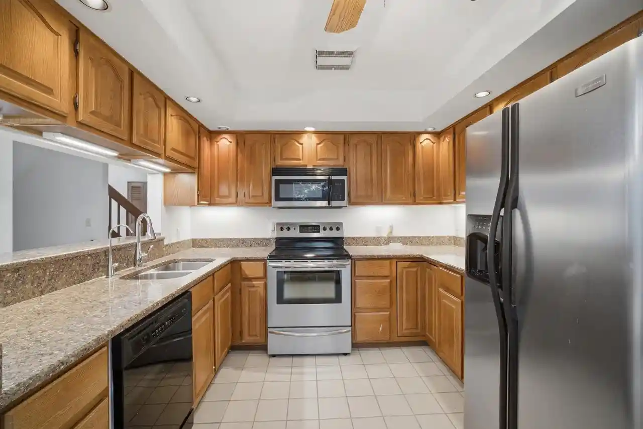 Listing Photo 5 - Condo for sale in building located at 1505 Highland Dr, Lake Geneva, WI 53147 - Unit #8-40