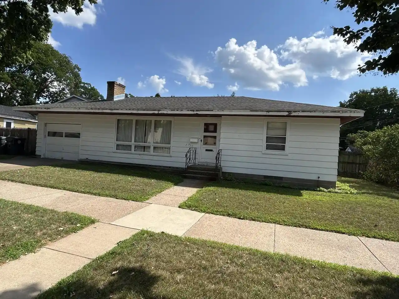 Photo 4 of Single family home for sale at 920 Zeisler St, La Crosse, WI 54601 | MLS# 1983280 | Listing updated on 2026-10-04