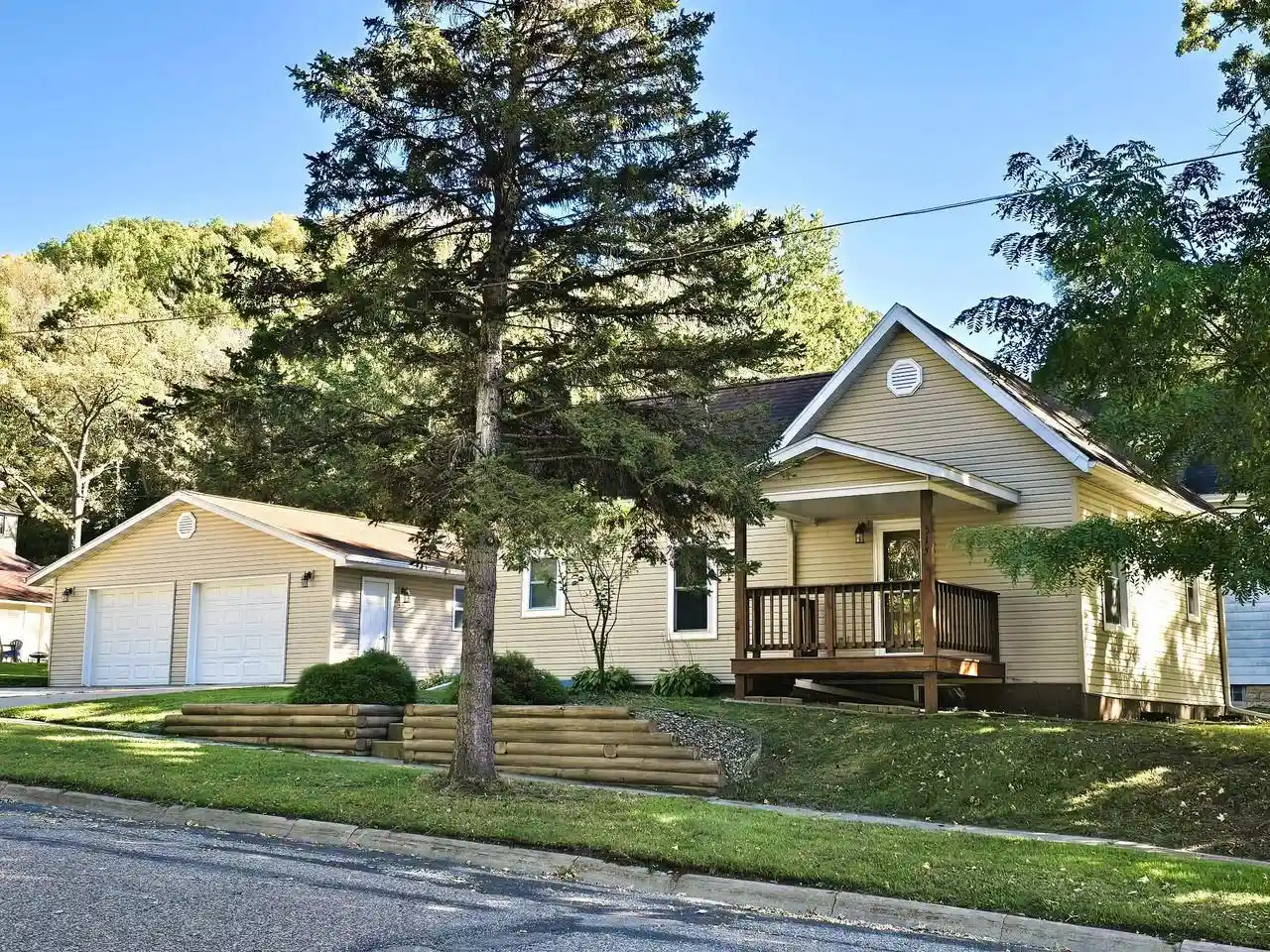 Photo 1 of Single family home for sale at 515 E South St, Richland Center, WI 53581 | MLS# 2033984 | Listing updated on 2026-10-05