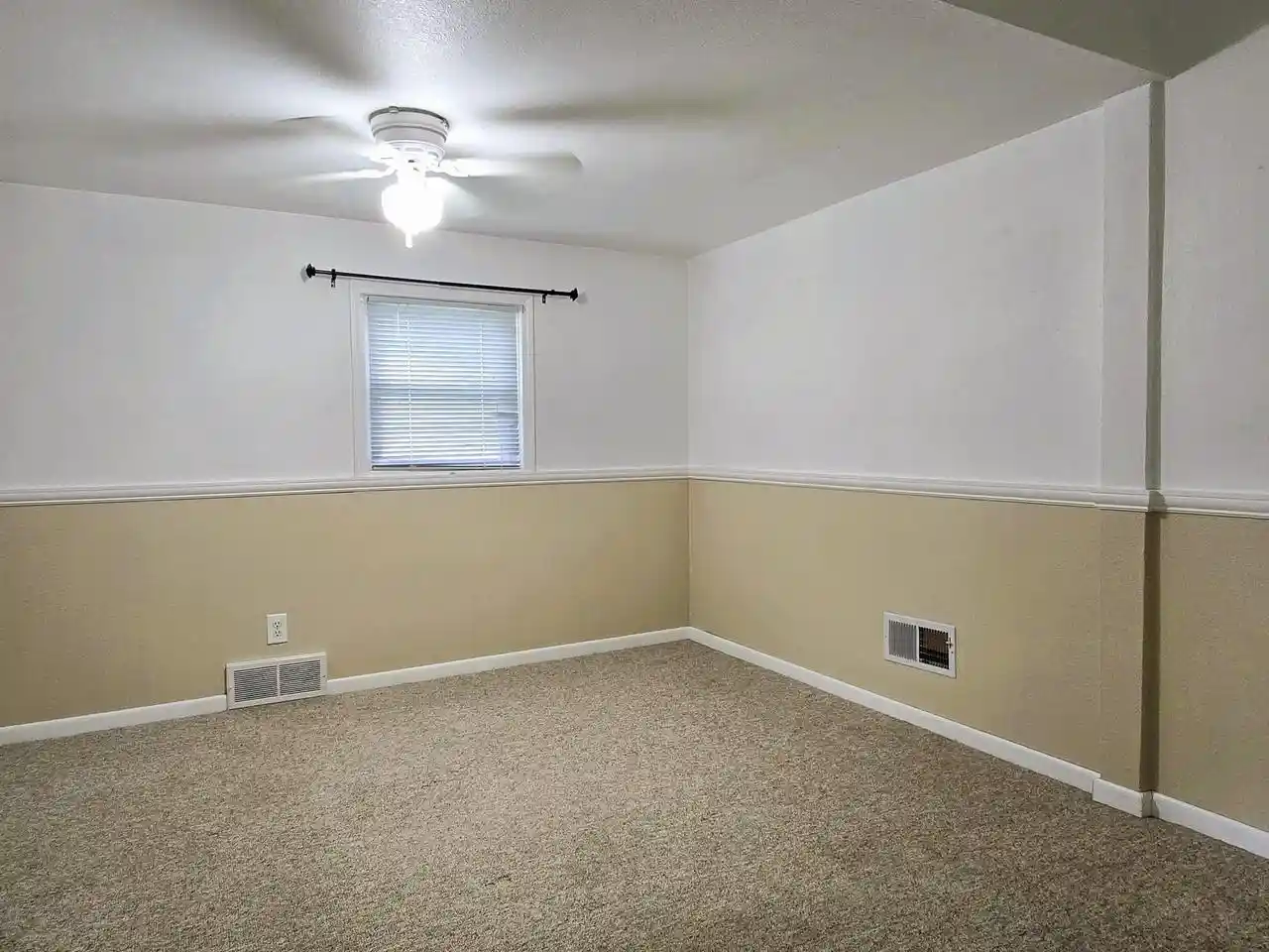 Photo 4 of Single family home for sale at 515 E South St, Richland Center, WI 53581 | MLS# 2033984 | Listing updated on 2026-10-05