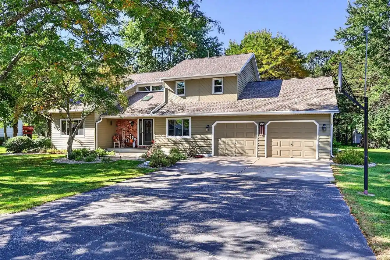 Photo 1 of Single family home for sale at 4221 Weslan Dr, Wisconsin Rapids, WI 54494 | MLS# 22604927 | Listing updated on 2026-10-05