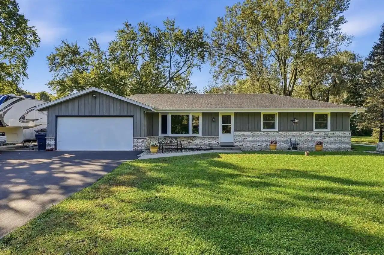 Photo 1 of Single family home for sale at S55w23639 Hickory Ridge Dr, Waukesha, WI 53189 | MLS# 1983292 | Listing updated on 2026-10-05