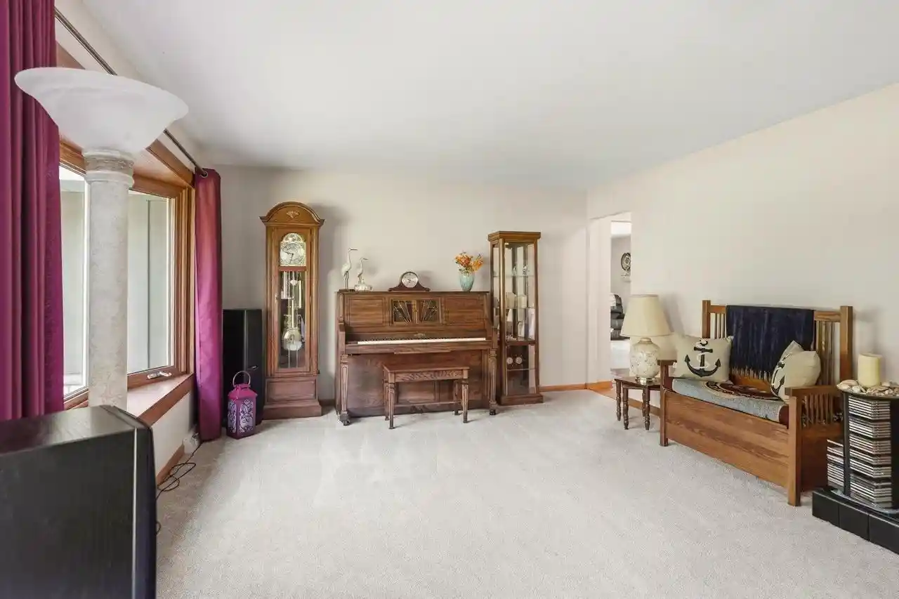 Photo 3 of Single family home for sale at S55w23639 Hickory Ridge Dr, Waukesha, WI 53189 | MLS# 1983292 | Listing updated on 2026-10-05