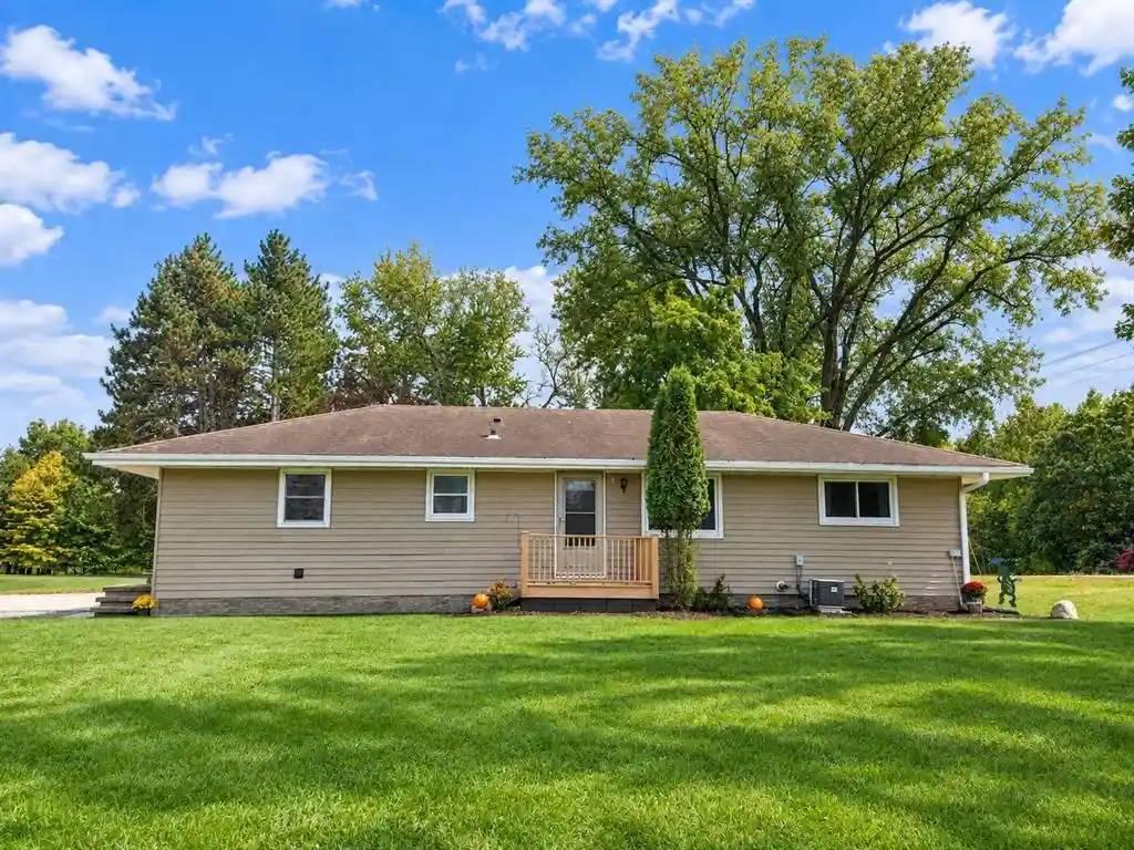 Photo 1 of Single family home for sale at E 15535 Lincoln Dr, Fall Creek, WI 54742 | MLS# 1605650 | Listing updated on 2026-10-07