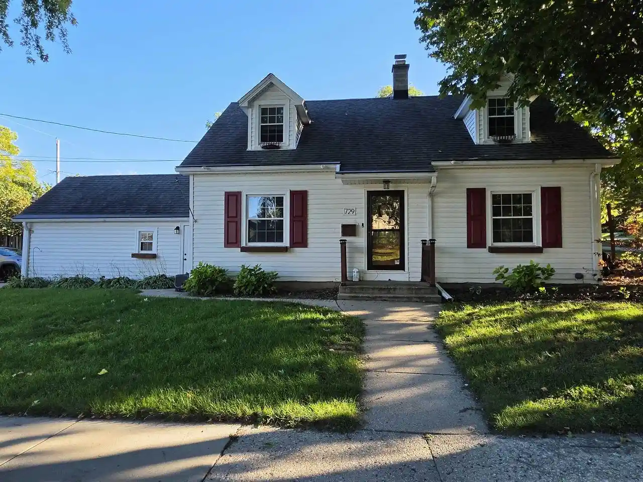 Photo 1 of Single family home for sale at 729 W Oak St, West Bend, WI 53095 | MLS# 50333734 | Listing updated on 2026-10-05