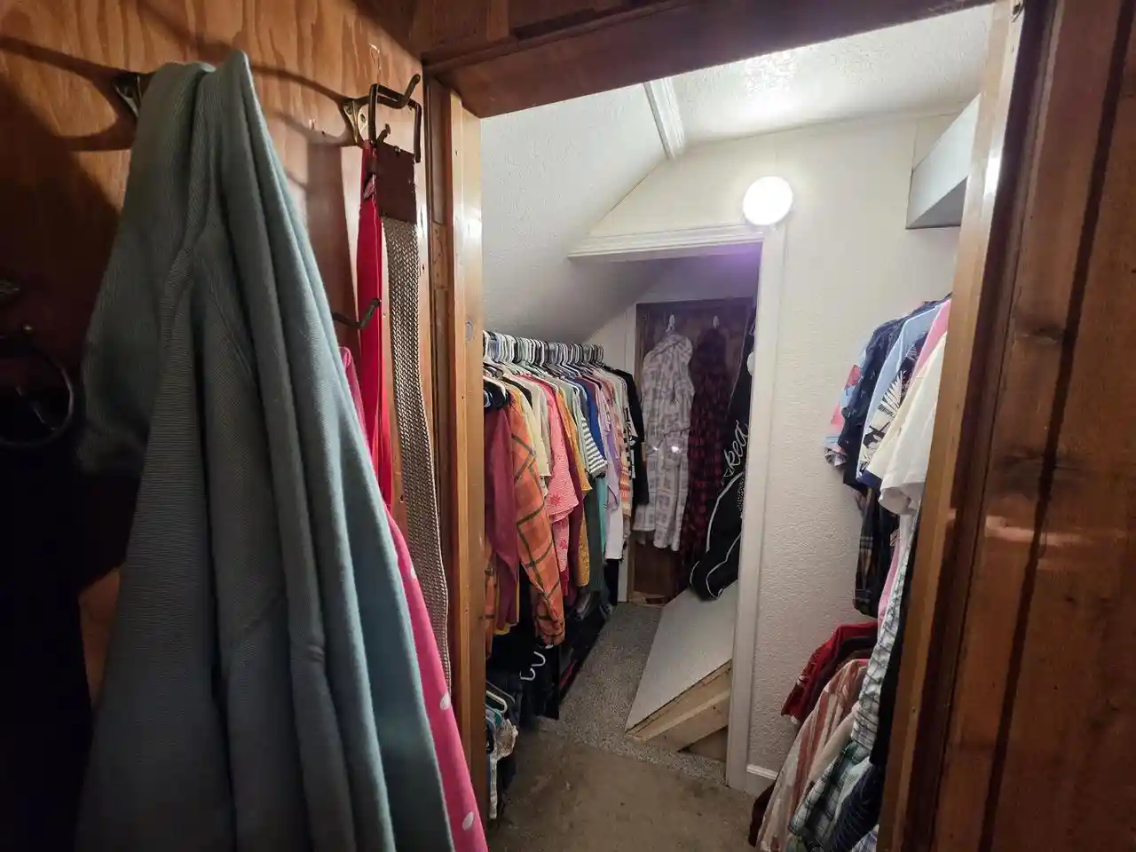 Photo 3 of Single family home for sale at 729 W Oak St, West Bend, WI 53095 | MLS# 50333734 | Listing updated on 2026-10-05
