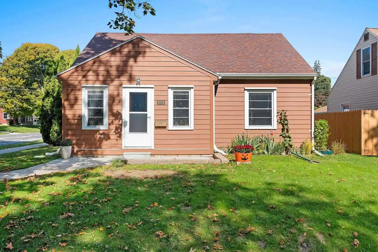 Photo 1 of Single family home for sale at 834 Manitou St, Manitowoc, WI 54220 | MLS# 50333735 | Listing updated on 2026-10-05