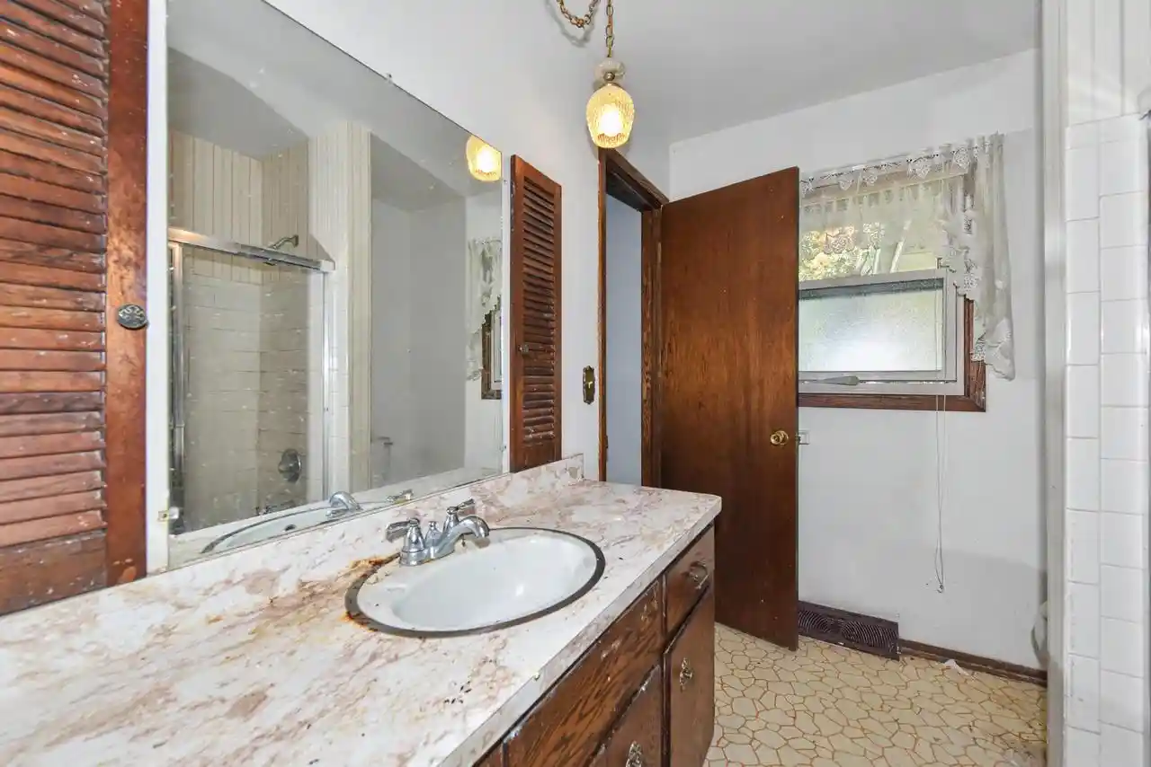 Photo 4 of Single family home for sale at 14870 W Kingsway Dr, New Berlin, WI 53151 | MLS# 1983317 | Listing updated on 2026-10-08