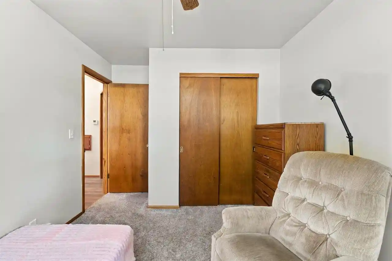 Photo 3 of Single family home for sale at 1011 S Bluemound Dr, Appleton, WI 54914 | MLS# 50333736 | Listing updated on 2026-10-06