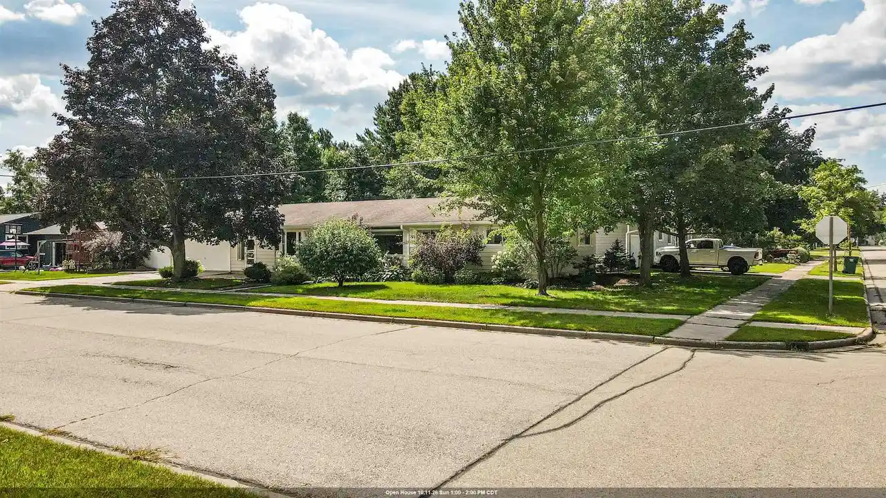 Photo 1 of Single family home for sale at 1006 9th Street, Waupaca, WI 54981 | MLS# 50333729 | Listing updated on 2026-10-08
