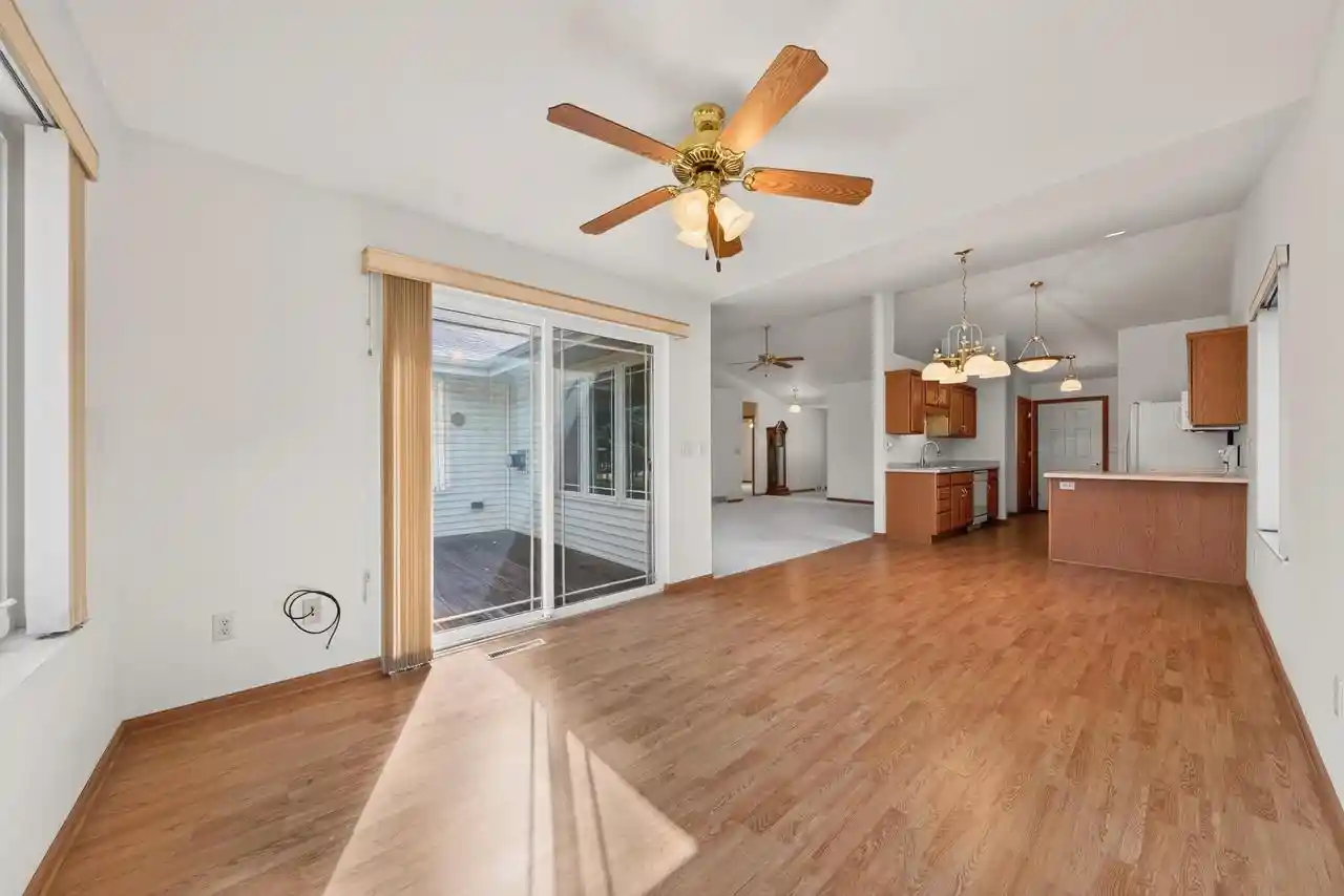 Listing Photo 4 - Condo for sale in building located at 246 Wyldewood Dr, Oshkosh, WI 54904 - Unit #E