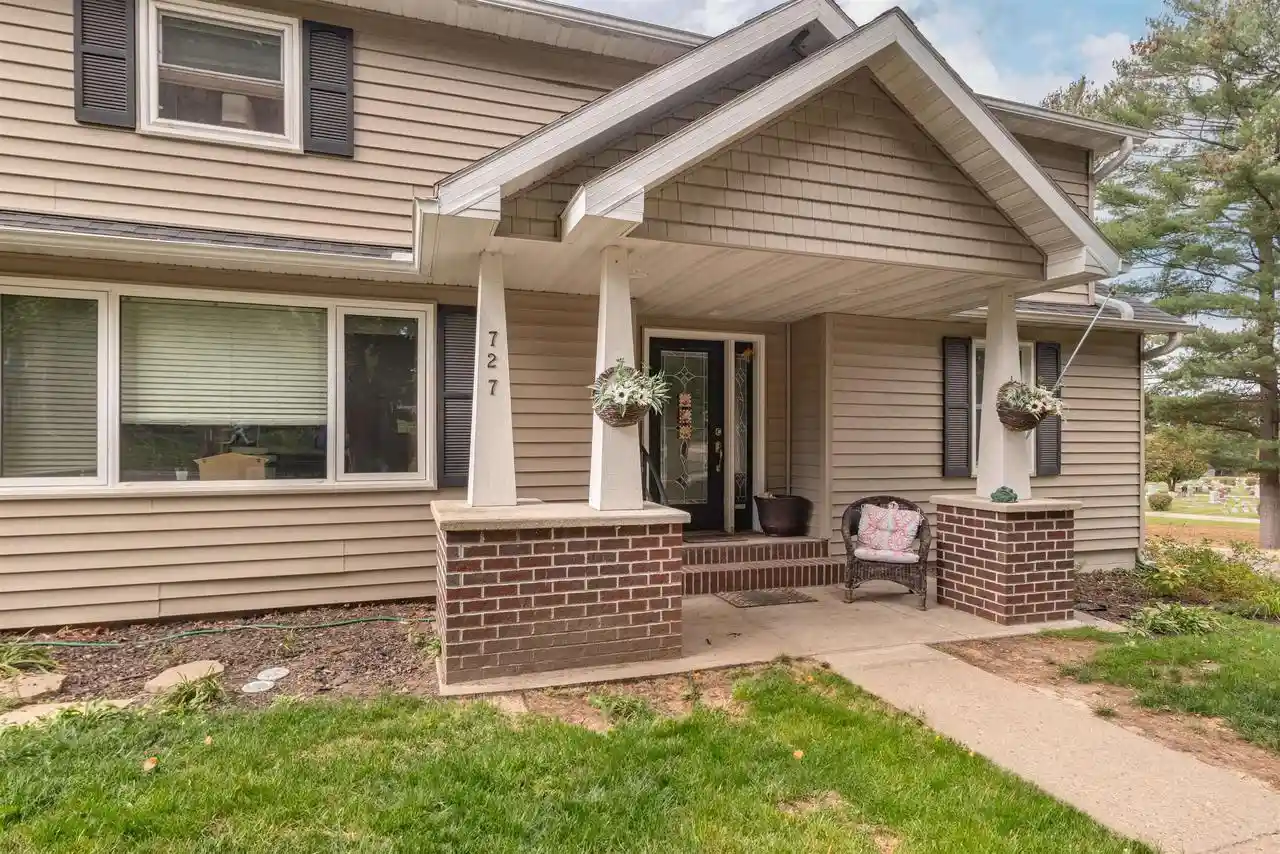 Photo 1 of Single family home for sale at 727 Myrtle St, Reedsburg, WI 53959 | MLS# 2034004 | Listing updated on 2026-10-05